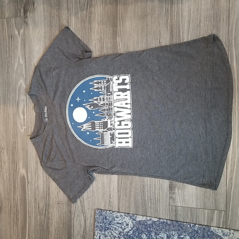 Harry Potter Hogwarts Women's sz XS Tshirt good used condition